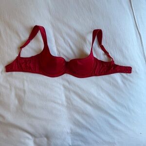 L'Agent Red Bra